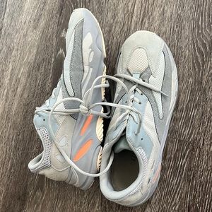 Yeezy Wave Runner - (Un-Authenticated!) - mens 11.5